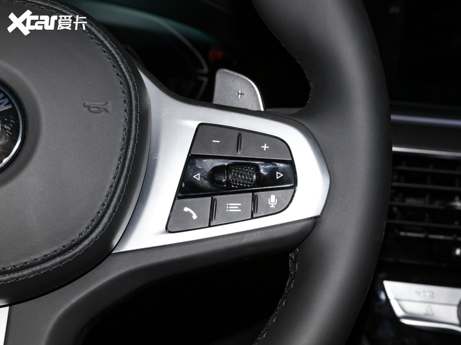 2022R5ϵ(M) 530i M\b