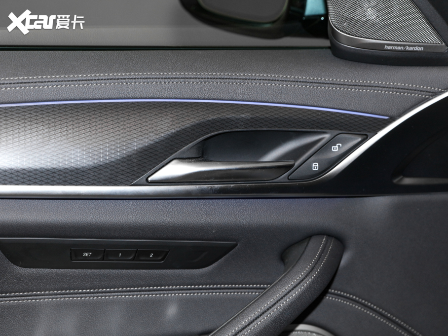 2022R5ϵ(M) 530i M\b