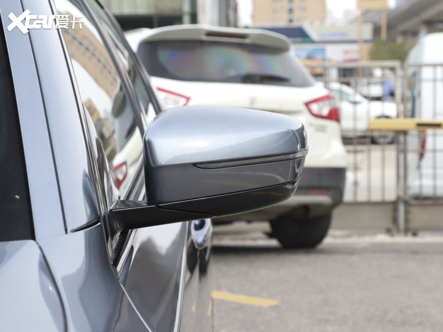 2022R5ϵ(M) 525i M\b