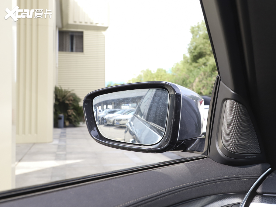 2022R5ϵ(M) 525i M\b