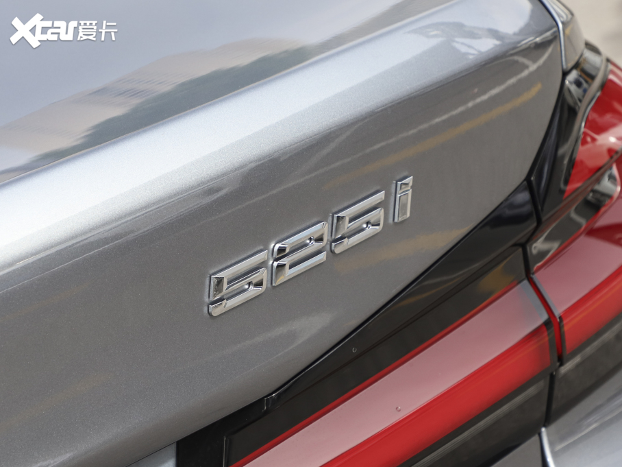 2022R5ϵ(M) 525i M\b