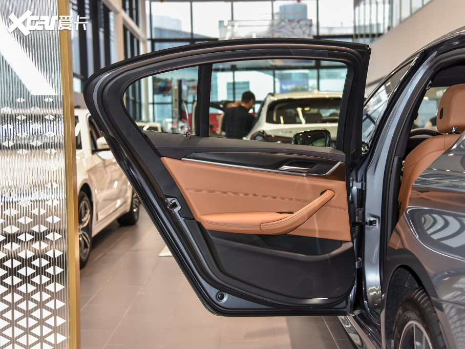 2022R5ϵ(M) Ŀ 525i M\b