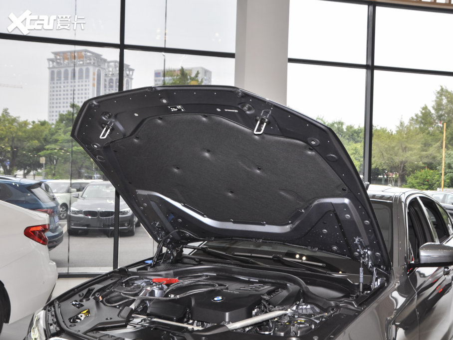 2022R5ϵ(M) Ŀ 525i M\b