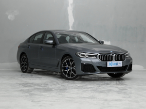 2022款530i M运动套装 右前45度