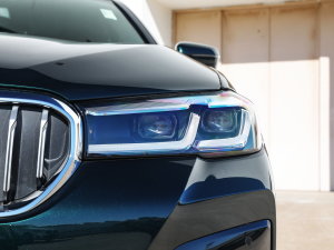 2022Ŀ 540i Lа M\b ^