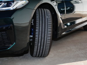 2022Ŀ 540i Lа M\b ^