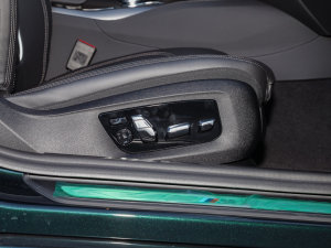 2022Ŀ 540i Lа M\b g