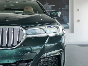 2022Ŀ 530i Lа M\b ^