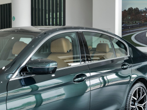 2022Ŀ 530i Lа M\b ^