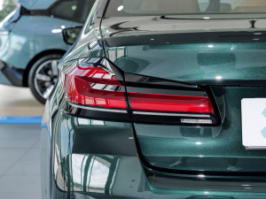 2022Ŀ 530i Lа M\b ^