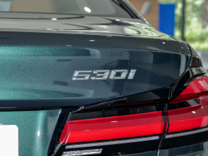 2022Ŀ 530i Lа M\b ^