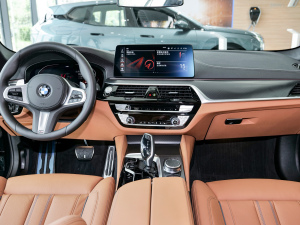 2022Ŀ 530i L(fng)а M\(yn)(dng)b п_(ti)