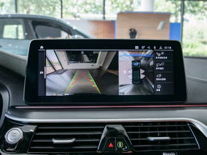 2022Ŀ 530i Lа M\b п؅^(q)