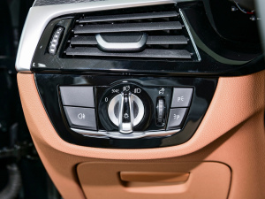 2022Ŀ 530i Lа M\b п؅^