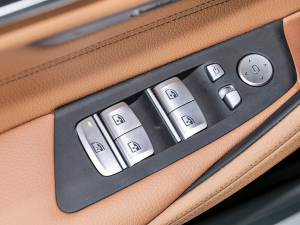 2022Ŀ 530i Lа M\b п؅^