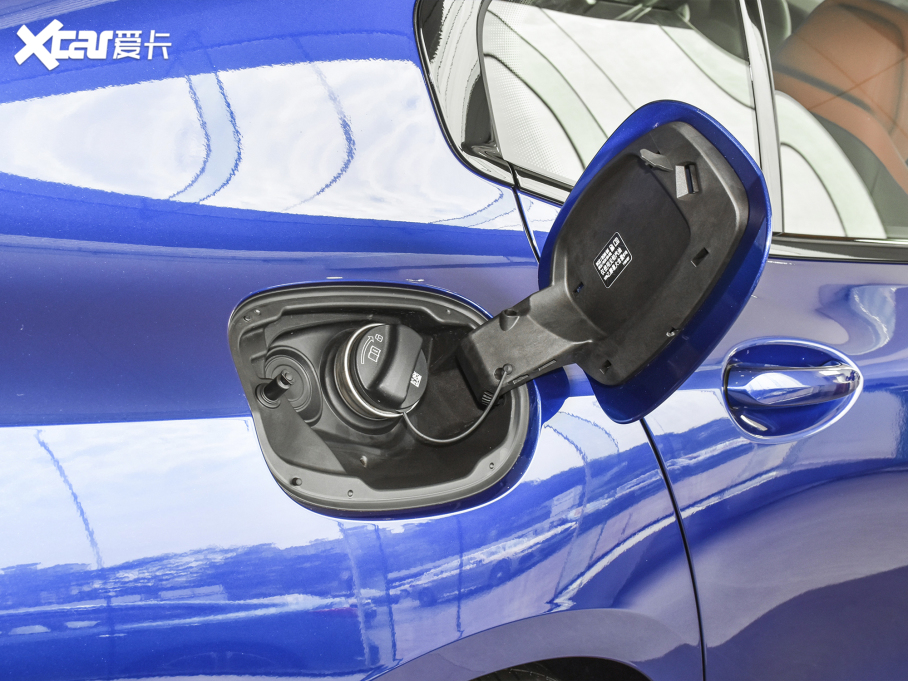 2021R8ϵT Ŀ 840i TI܇ M\b