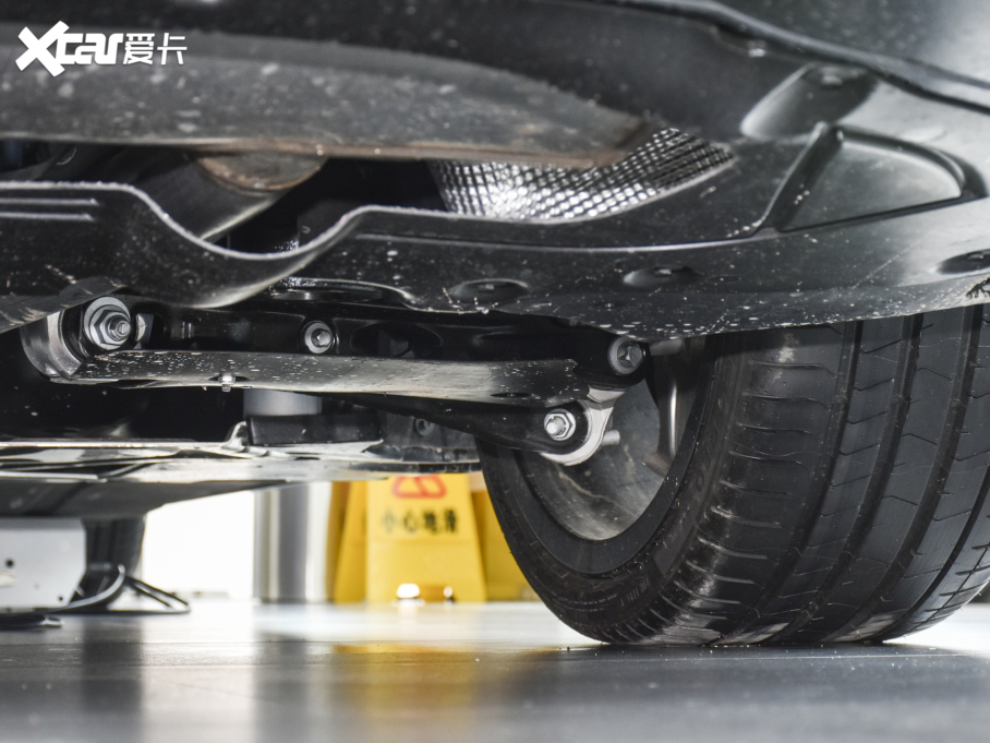 2021R8ϵT Ŀ 840i TI܇ M\b