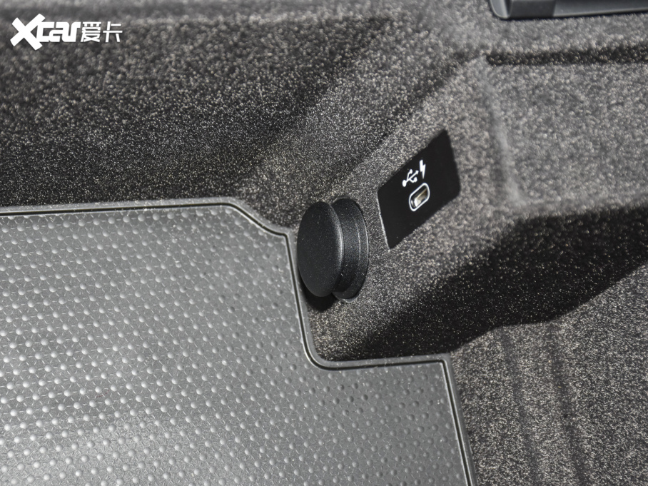 2021��R8ϵ���T �Ŀ� 840i ���T�I܇�� M�\�����b