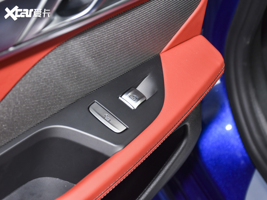 2021R8ϵT Ŀ 840i TI܇ M\b