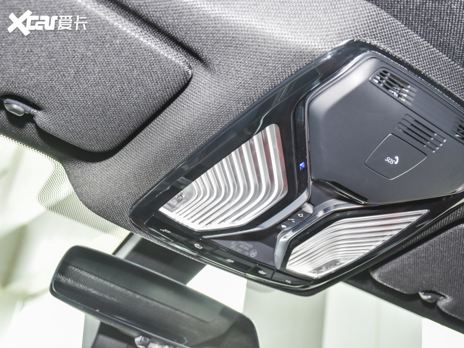 2021R8ϵT Ŀ 840i TI܇ M\b