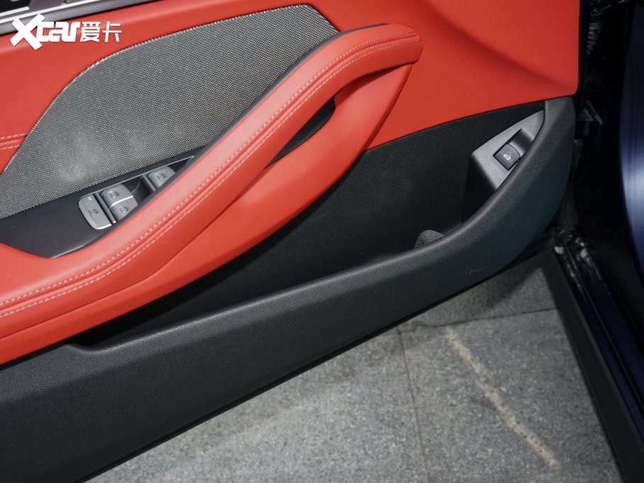 2022��R8ϵ���T(m��n) 840i ���T(m��n)�I��܇ M�\(y��n)��(d��ng)���b