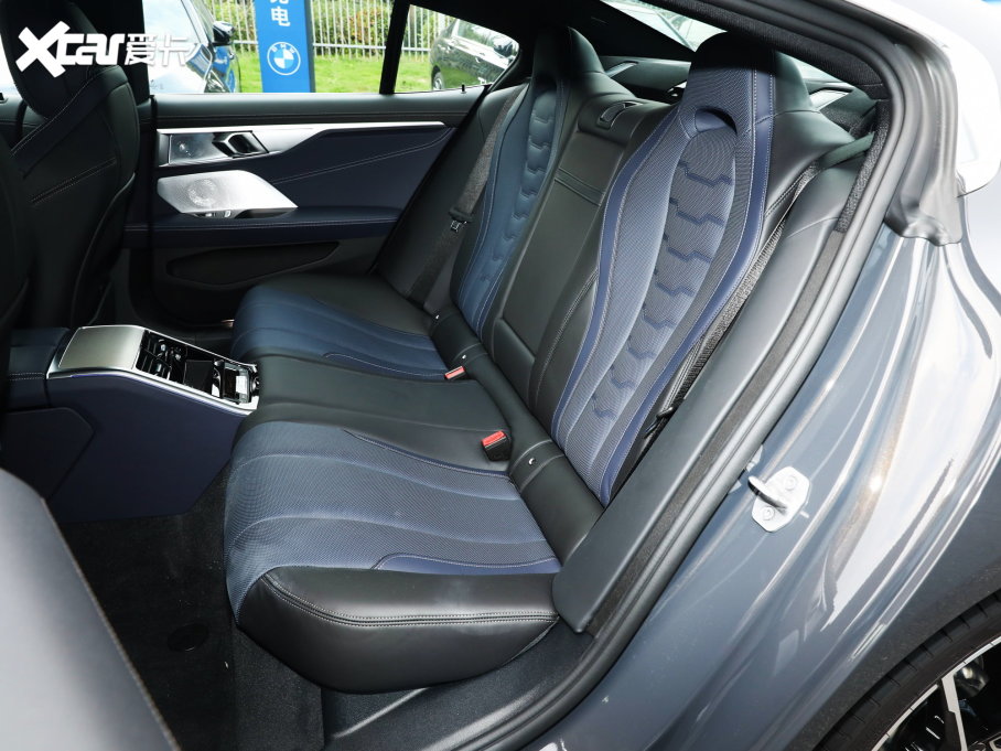 2022R8ϵT 840i xDrive TI܇ M\b