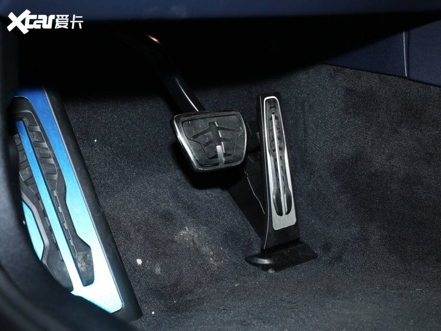 2022R8ϵT 840i xDrive TI܇ M\b