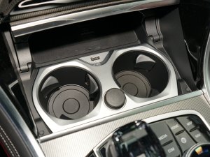 2022款840i 四门轿跑车 M运动套装 前排杯架