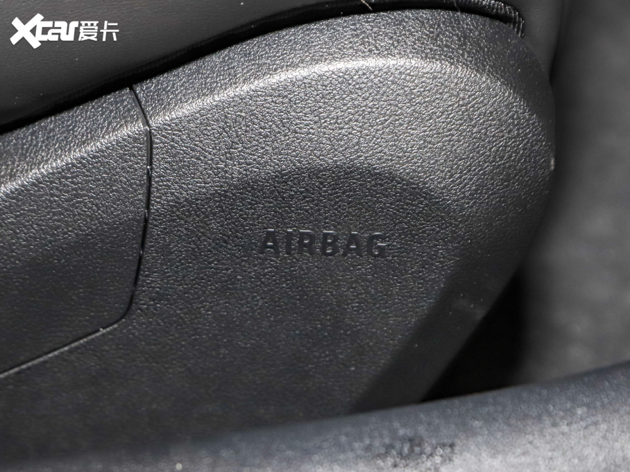 2021R8ϵ Ŀ 840i pTI܇ M\b