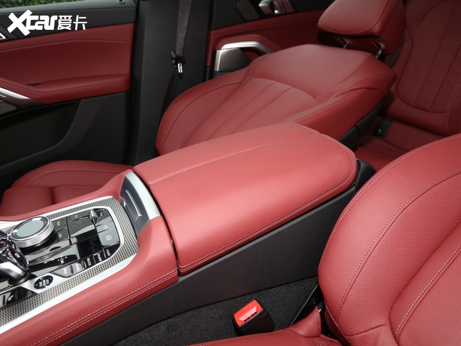 2022RX6 Ŀ xDrive40i  M\b