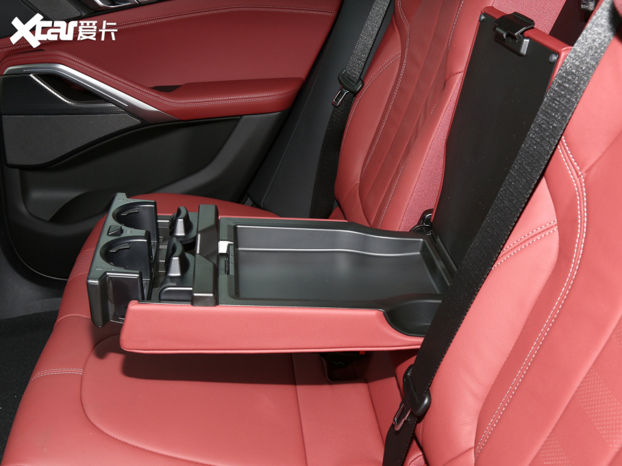 2022RX6 Ŀ xDrive40i  M\b