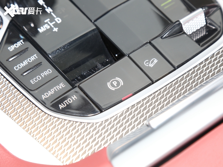 2022RX6 Ŀ xDrive40i  M\b