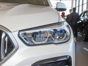 2022xDrive40i  M\b ^