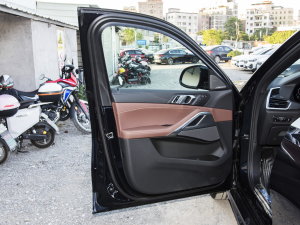 2022Ŀ xDrive40i M\b {λ܇T