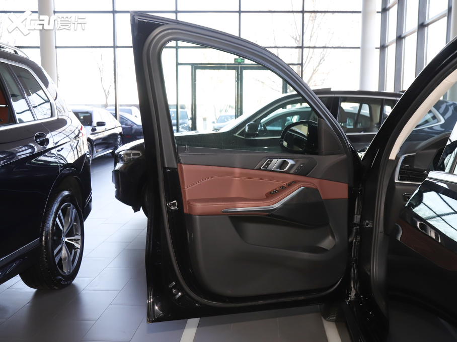 2022RX5(M) xDrive30i M\b