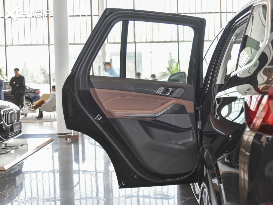 2022RX5(M) xDrive40i M\b