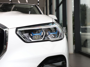 2022xDrive40i  M\b ^