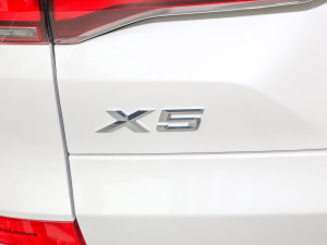 2022xDrive40i  M\b ^