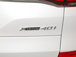 2022xDrive40i  M\b ^