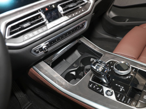 2022xDrive40i  M\b g