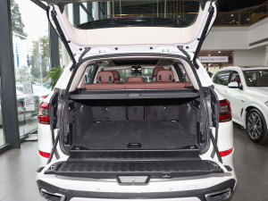 2022xDrive40i  M\b g