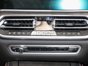 2022xDrive40i  M\b {{