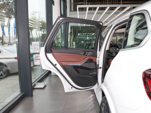 2022xDrive40i  M\b ܇T