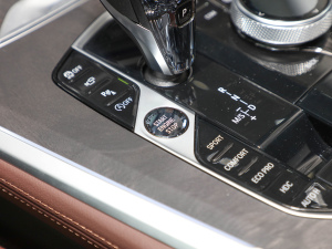 2022xDrive40i  M\b п؅^