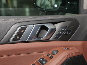 2022xDrive40i  M\b п؅^