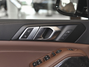 2022xDrive40i M\b п؅^(q)