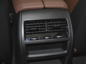 2022xDrive40i M\b п؅^(q)