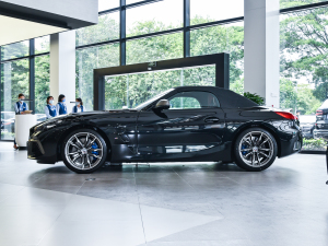 2022款改款 M40i M运动性能版 正侧（左）