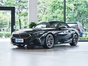 2022款改款 M40i M运动性能版 左前45度