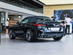 2022款改款 M40i M运动性能版 左后45度